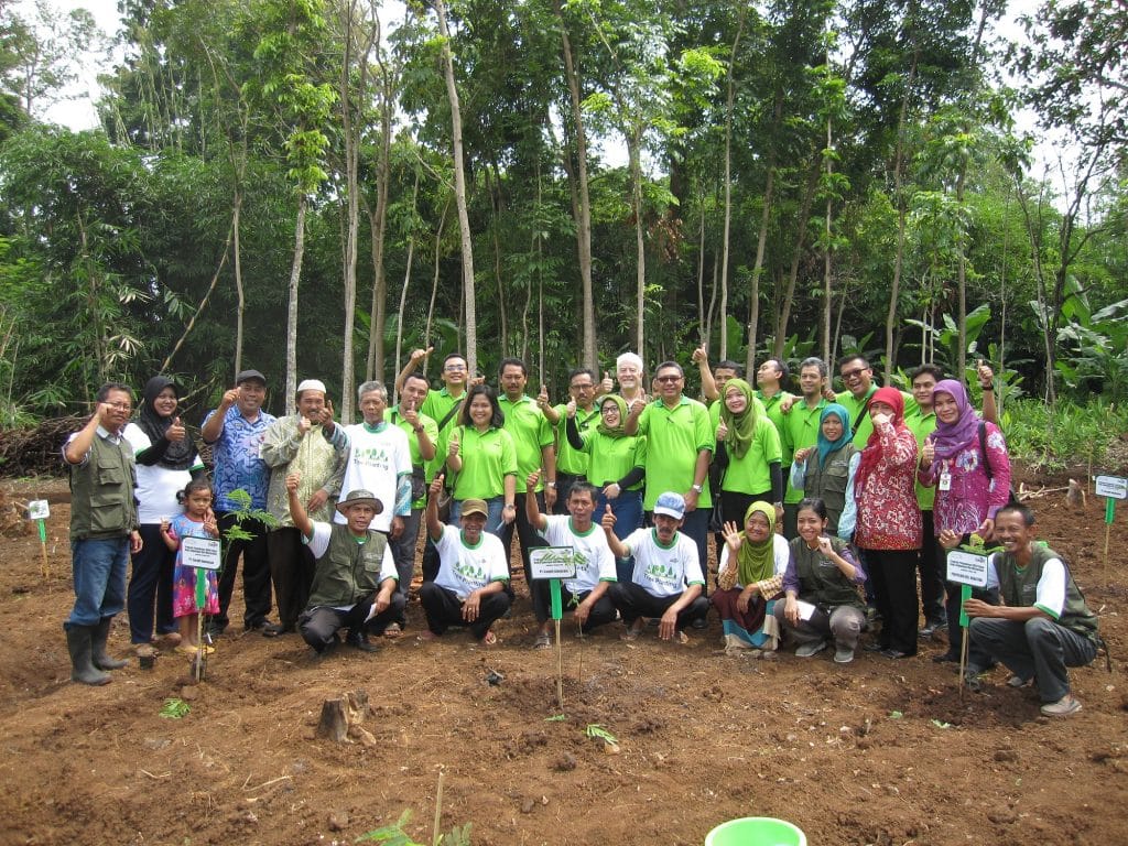 Cargill Indonesia Semarang Branch planted 1000 Albazia Trees at Gondoriyo Village