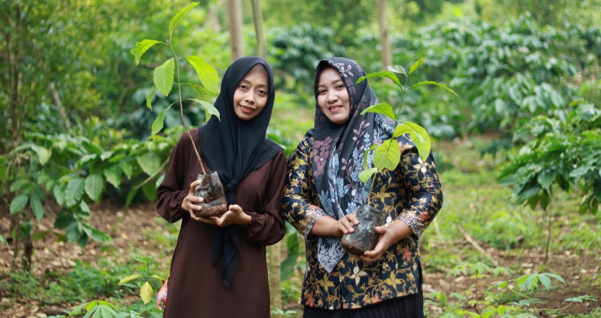 Women Strengthening Economic and Environmental Preservation in Pati